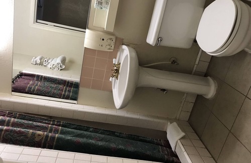 Parker Hotel | Budget Inn