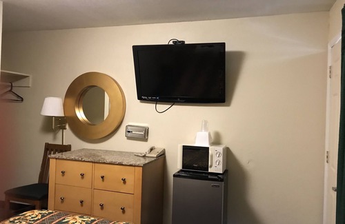 Parker Hotel | Budget Inn