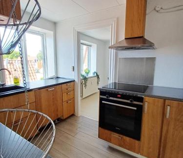 Hjørring Apartment | Budget room 5 in a central location with free parking
