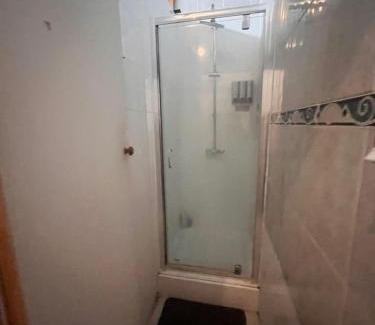 Crofton Park House | Budget Rooms & Beds in London