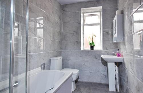 Oldham House | Budget Rooms