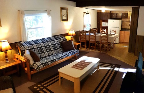 Wilmington Cabin | Budget Rustic Family Cabin