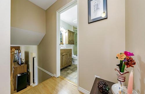 Metro Vancouver Regional District House | Budget Stay Near Langley Downtown- Year End Sale