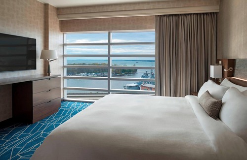 Downtown Buffalo Hotel | Buffalo Marriott at LECOM HARBORCENTER