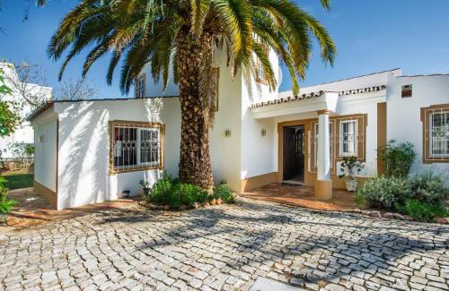 Guia Villa | Buganvilia by Algarve Villa Holidays