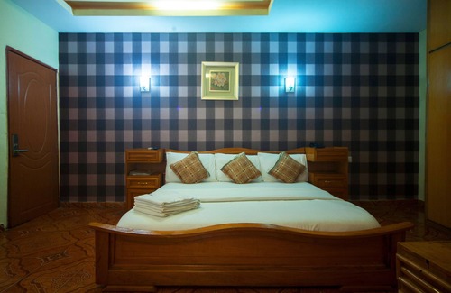 Gwarinpa Estate Apartment | Building with easy access, furnished, air-conditioning,24-hour room service.