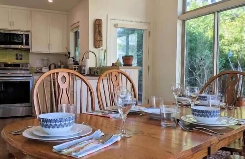 Florence House | Built in 2020 1 bedroom 1 office bath and a half - the Captain Cook