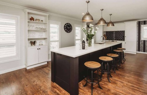 New Plymouth House | Buller Noire Luxury Coastal Home New Plymouth