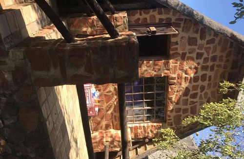 Hekpoort Cottage | Bulls Haven retreat. Interact with tame bulls