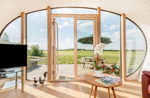 Etchinghill House | Bumble Barn - Three Bedroom House, Sleeps 6