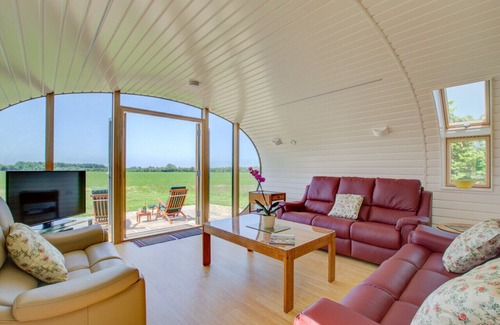 Etchinghill House | Bumble Barn - Three Bedroom House, Sleeps 6