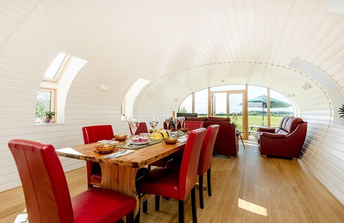 Etchinghill House | Bumble Barn - Three Bedroom House, Sleeps 6