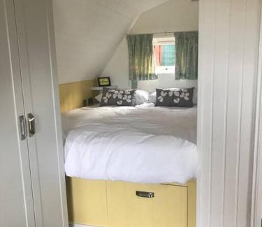 Plymstock Apartment | Bumble Bee Cottage