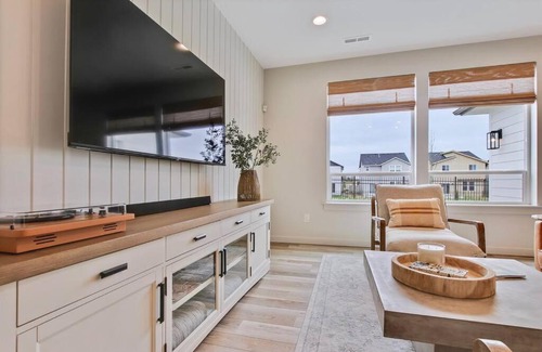 Meridian House | Bungalow at Meridian - 4 Bedroom Home - Park Setting