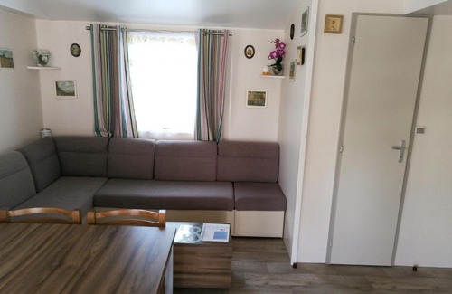 Coulanges House | Bungalow cosy à Onzain avec terrasse & piscine partagée