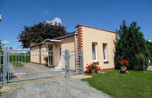 Muritz House | Bungalow in the garden - Holiday home