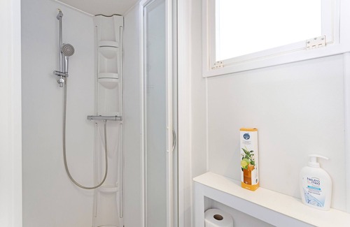 Ameglia Cottage | Bungalow 'Maple 8' with Shared Pool, Private Terrace and Wi-Fi