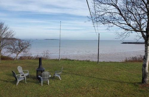 Saint John House | Bungalow on The Bay 3 Bedrooms 2 Bathroom. Sleeps 8