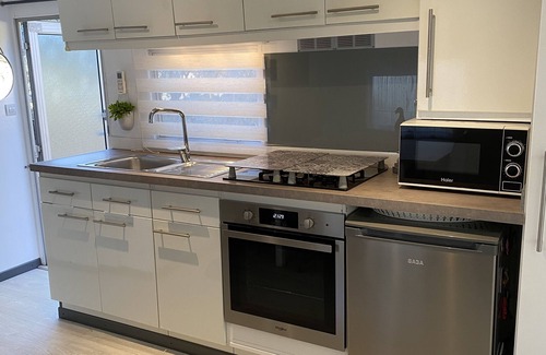 Pourrieres House | Bungalow Provençal with Garden & Pétanque, in the heart of Pourrières" (in French)