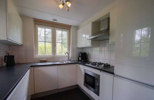 Beekbergen-Zuid House | Bungalow with 5 bedrooms and a garden