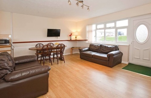 Trearddur Bay Cottage | Bungalow with one double and one twin.