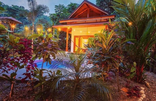 Santa Lucia House | Bungalows Namu: 300 m from the beach, private pool