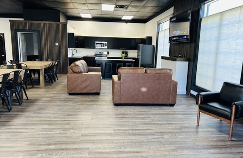 Lebanon House | Bunkhouse Near Bennett Springs State Park