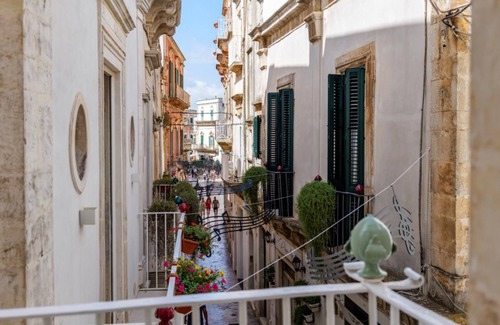Martina Franca Apartment | Buone Maniere Exclusive Rooms Ulivo room