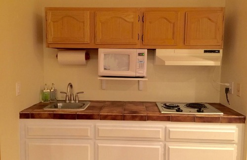 Burbank Apartment | Burbank Hills Studio New with Views of City Lights!