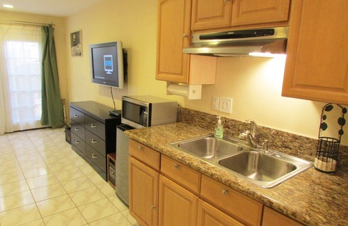 Burbank Apartment | Burbank Hills Studio With Private Entrance in a Gorgeous Area