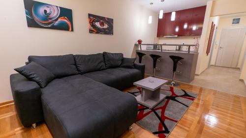 Novi Beograd Apartment | Burgundy Apartment