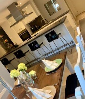 Region Hannover District Apartment | Burgwedel City, business and family, 6 people