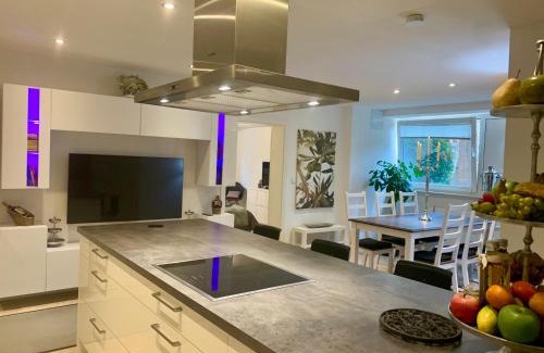 Region Hannover District Apartment | Burgwedel City, business and family, 6 people
