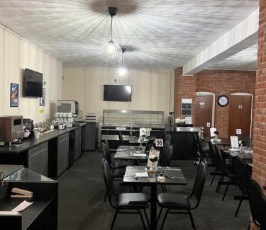 Sandown Hotel | Burlington Hotel