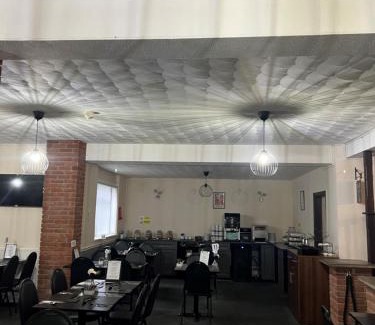 Sandown Hotel | Burlington Hotel