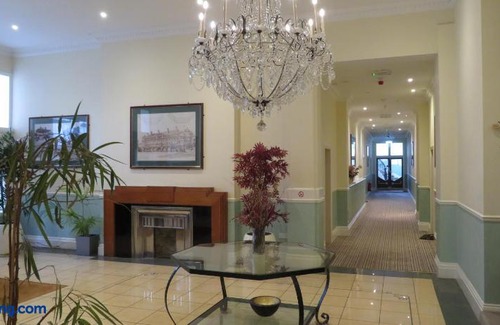 Boscombe Apartment | Burlington Mansions