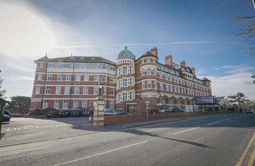 Boscombe Apartment | Burlington Mansions - Stunning Coastal Apartment