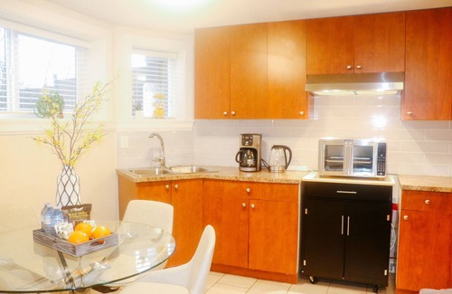 Burnaby House | Burnaby Cozy suite Near Skytrain