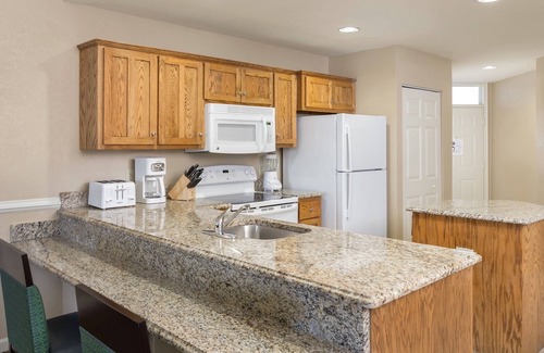 Williamsburg House | Busch Gardens Williamsburg, Close to all the Family Fun!