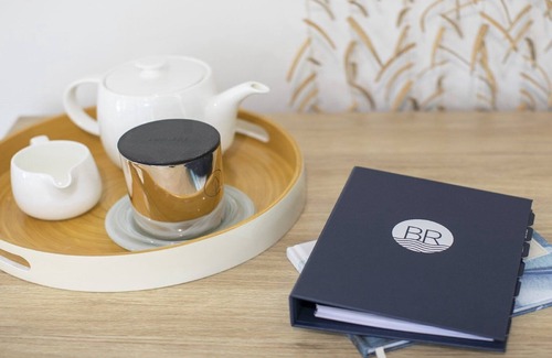 Wagstaffe House | Bush Retreat with Bay Views