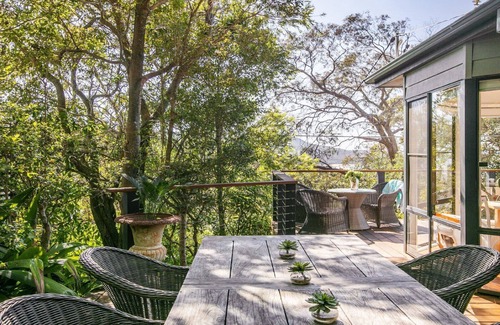 Killcare House | Bush setting and easy walk to beach