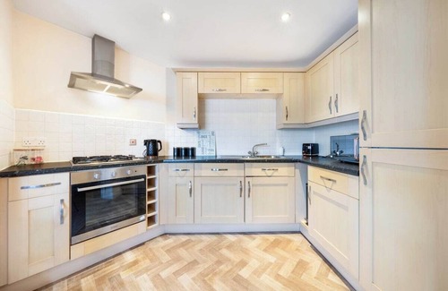 Hatfield Apartment | Business/Family Stay FREE Parking Hatfield