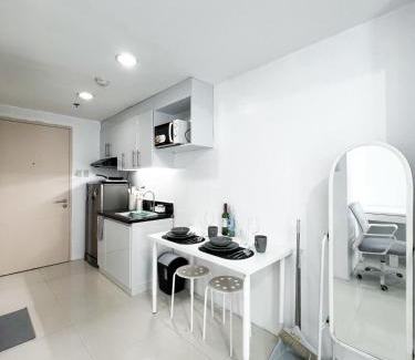Salcedo Village Apartment | Business Studio in Salcedo Village Makati