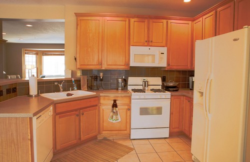Minnetonka House | Business trip & couples friendly, 9 Miles to MPLS, Attached Garage, King Beds