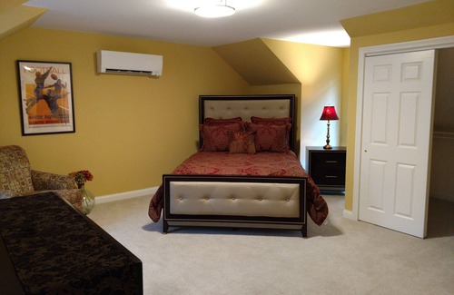 Indianapolis House | Butler Fieldhouse one block from Butler University and Hinkle Fieldhouse