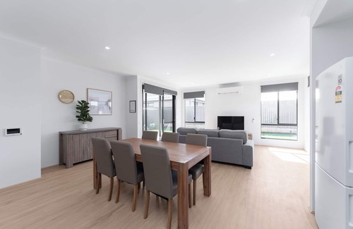 Baldivis House | Butterleaf Retreat - accessible 3-bedroom home, with private ensuites