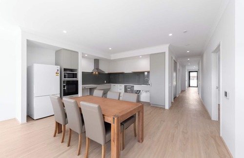 Baldivis House | Butterleaf Retreat - accessible 3-bedroom home, with private ensuites