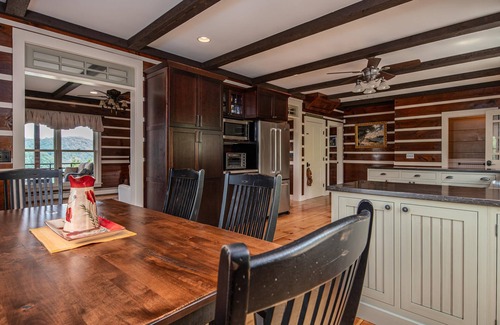 Chelsea House | Button Up Farm - Wonderful 4+ bedroom house in Chelsea RELAX. PEEP. REPEAT.