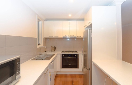 Buxton House | BUXTON BEAUTY - Central location, river views