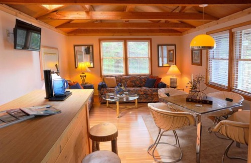 Champion House | Buy 2 Nights, get one free! Oct and Nov Special! Great Skiing at Seven Springs!